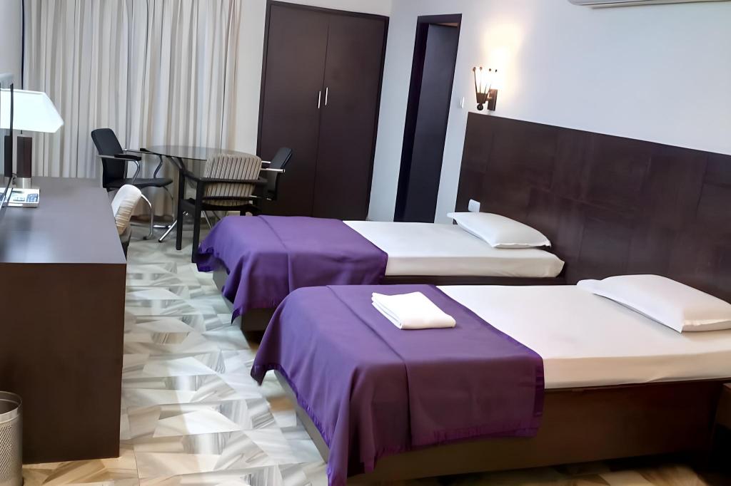 Hotel Aditya Palace 35/47