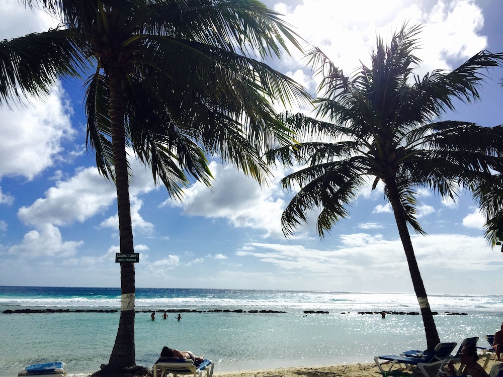 Coconut Court Beach Hotel 40/50