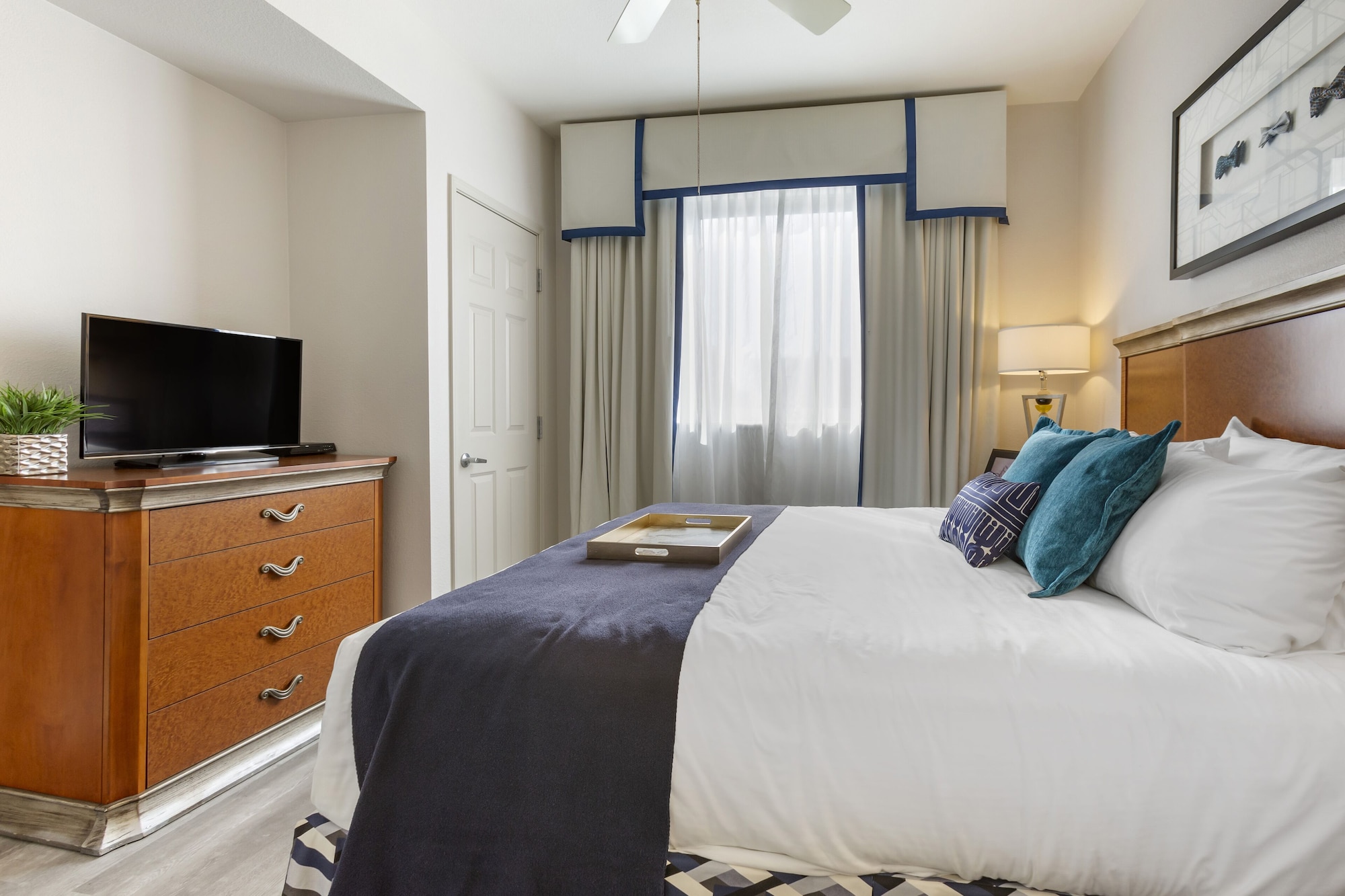 Deluxe, Suite, King Bed, Sofa, Kitchen