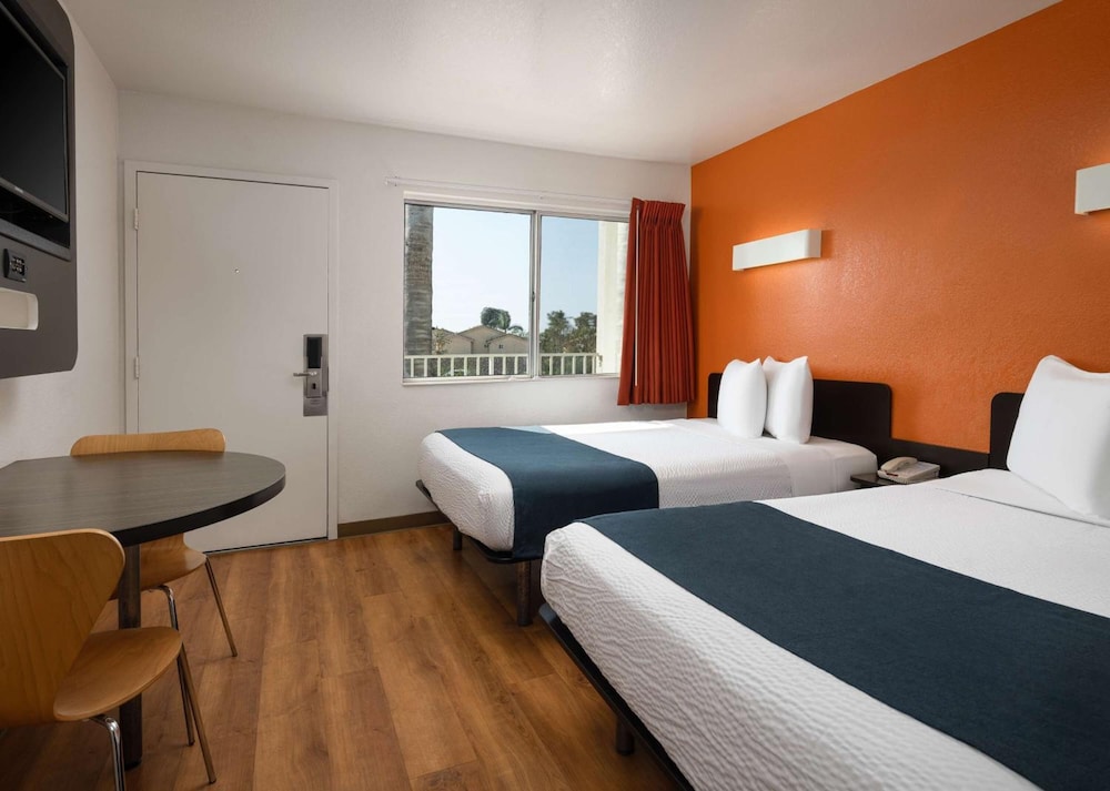 Motel6 Carpinteria, CA - Santa Barbara - North 42/59