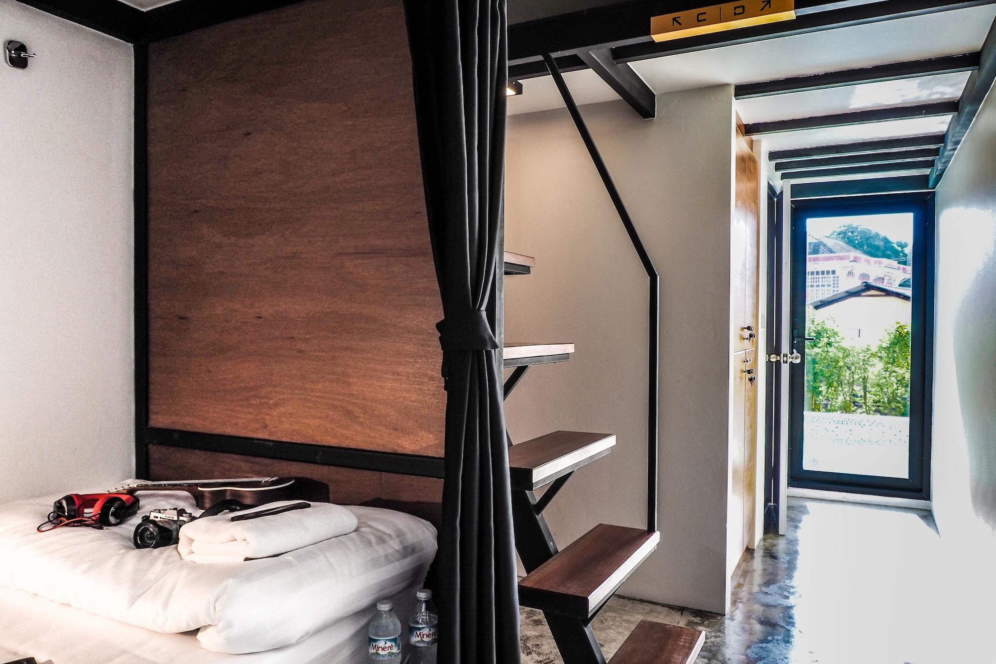 Private, 4 Beds, Pool Side