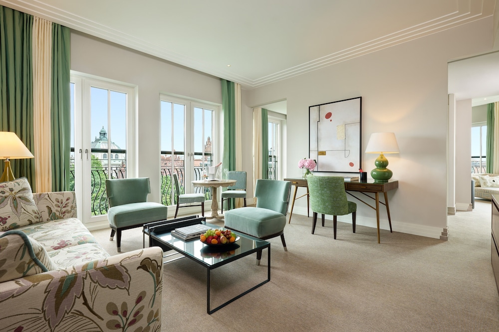 ROCCO FORTE THE CHARLES HOTEL 36/64