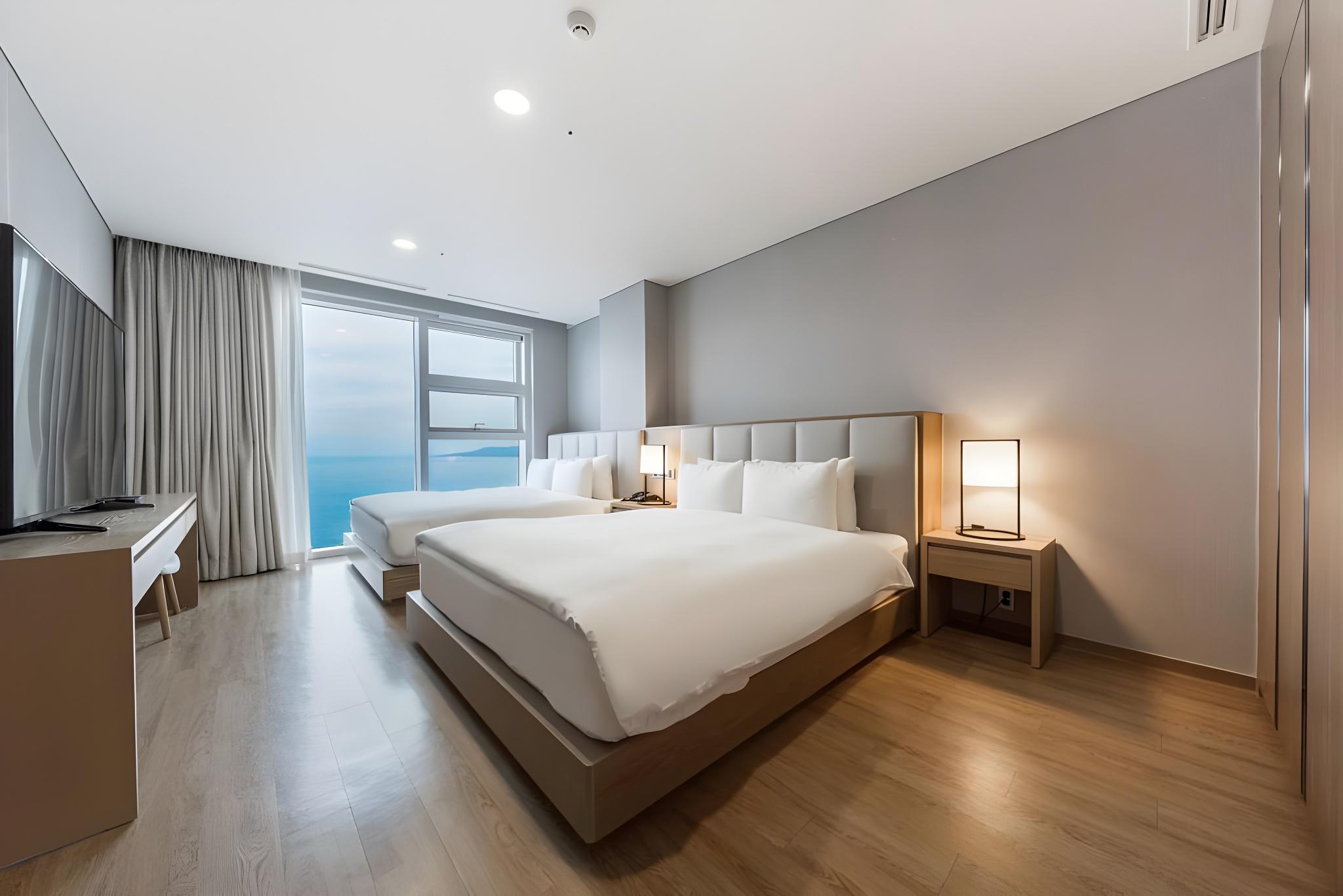 Super, Junior Suite, 2 King Beds, Ocean View