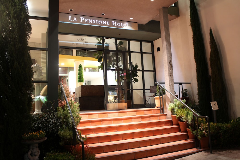 La Pensione Hotel 8/37