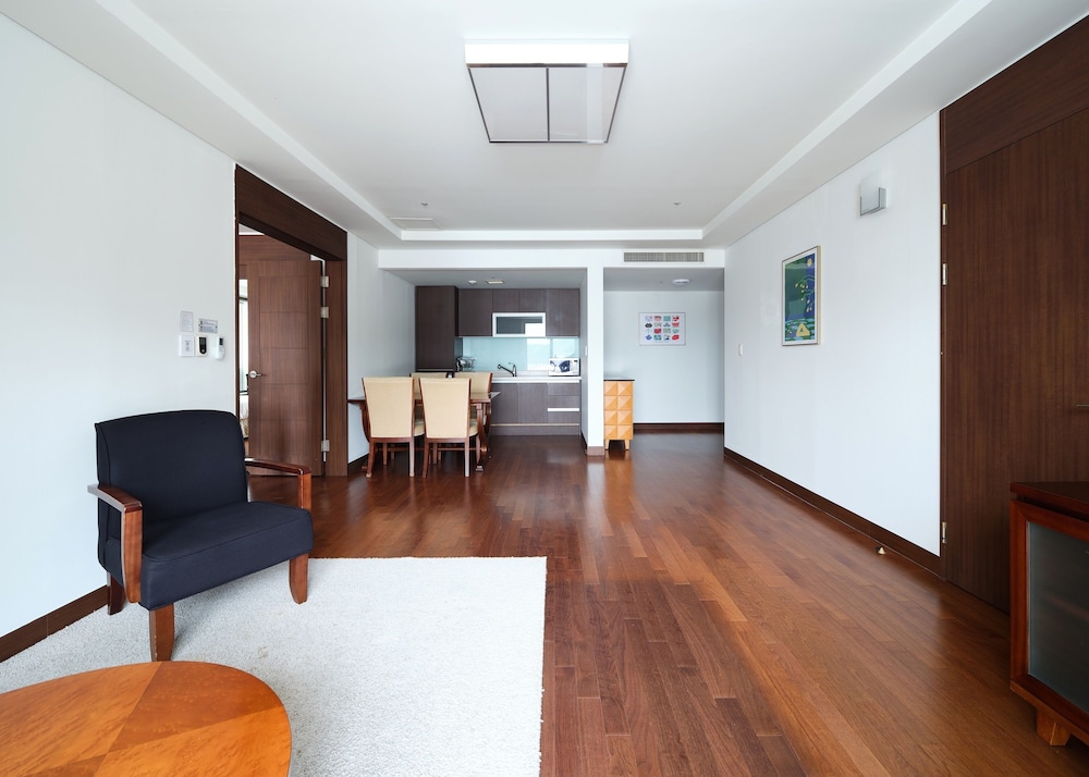 Adonis Hotel 39/58