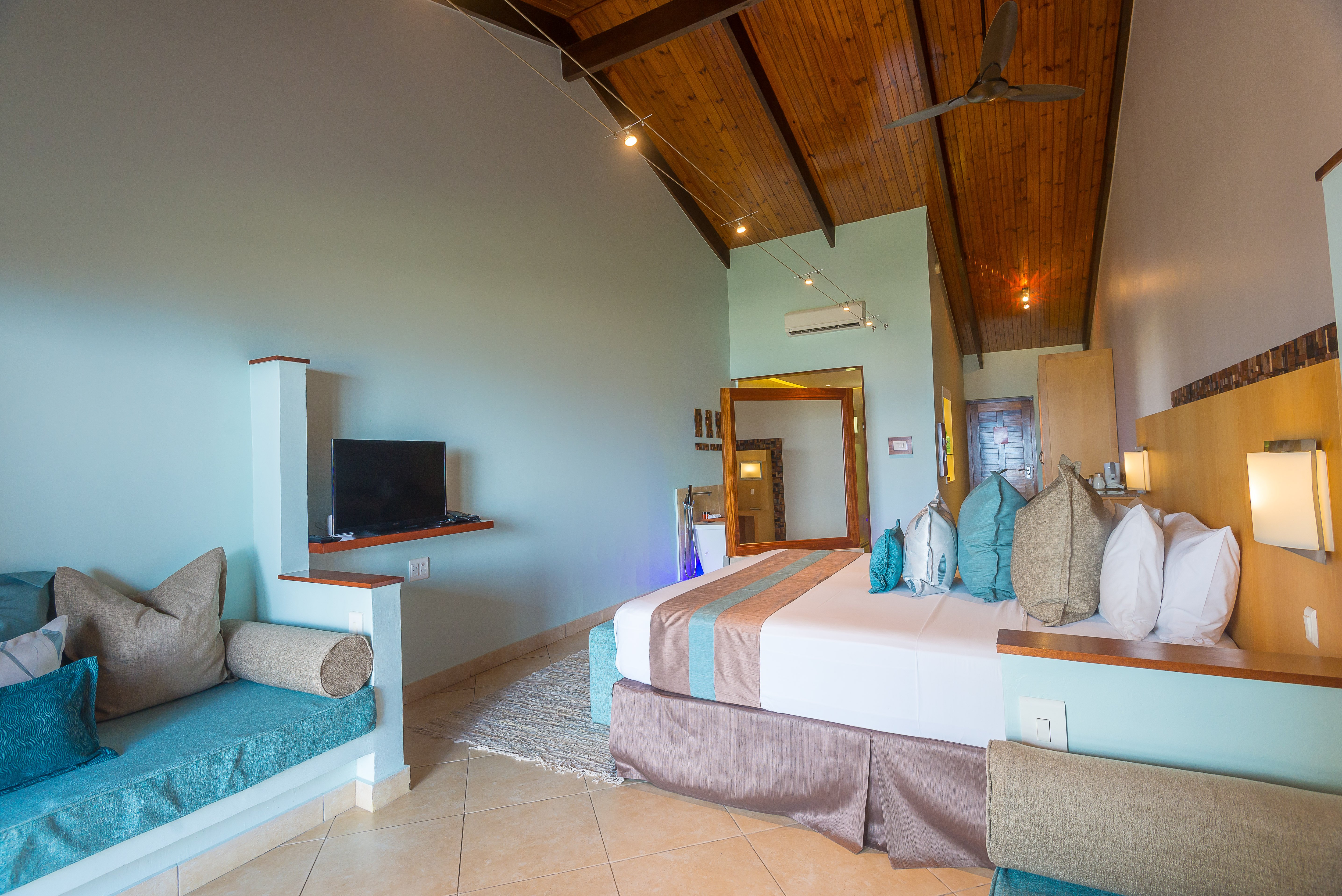 Coco de Mer Hotel and Black Parrot Suites 19/79