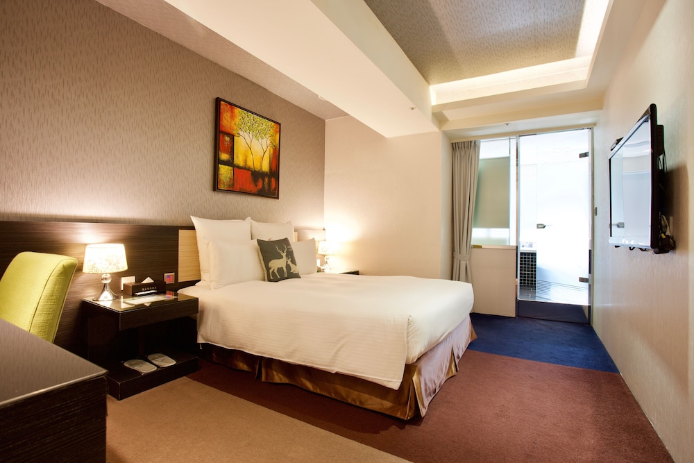 V One Vogue Hotel 12/50