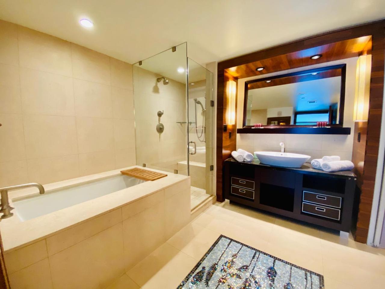 Carillon Miami Beach Private Luxury Suites 30/30