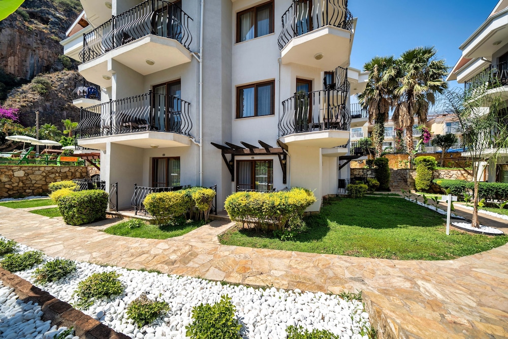 Ata Lagoon Beach Hotel 6/50