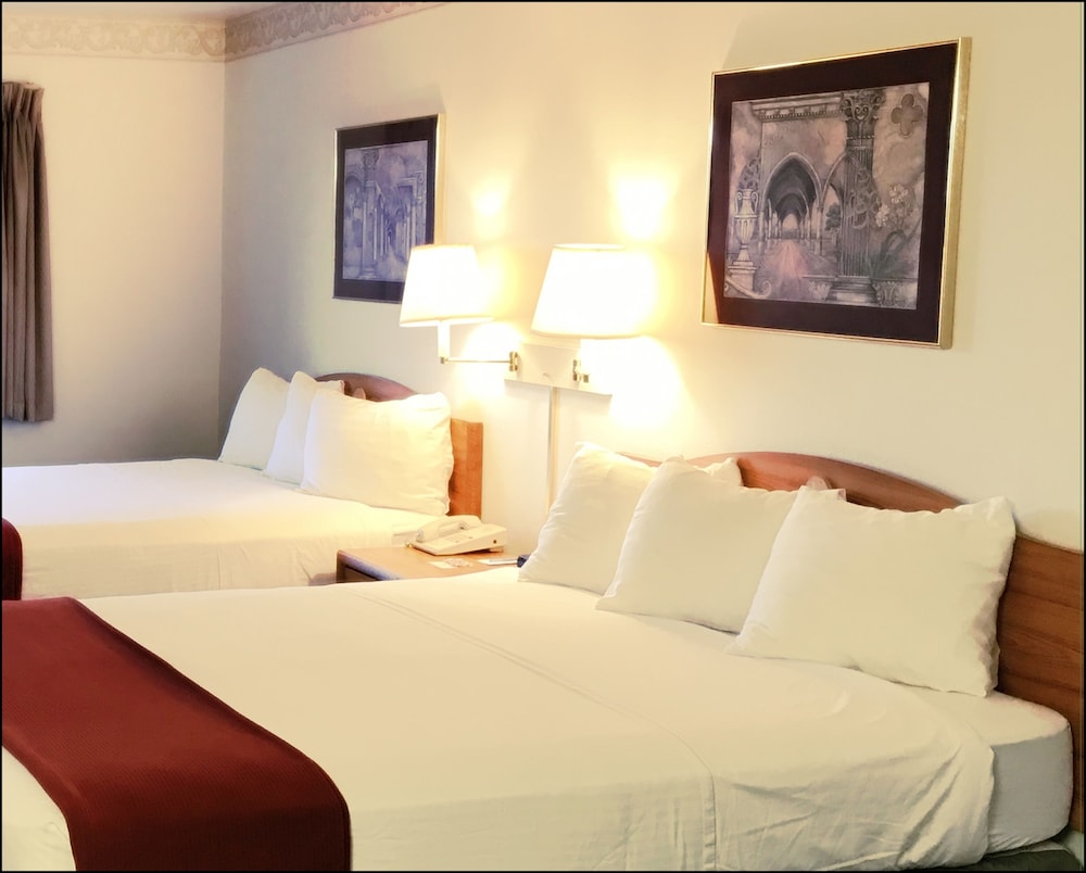 Peppermill Empress Inn 15/65