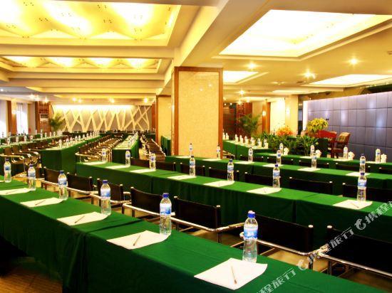 Pearl Bay Seaview Hotel (Laojie Seaview) 36/37