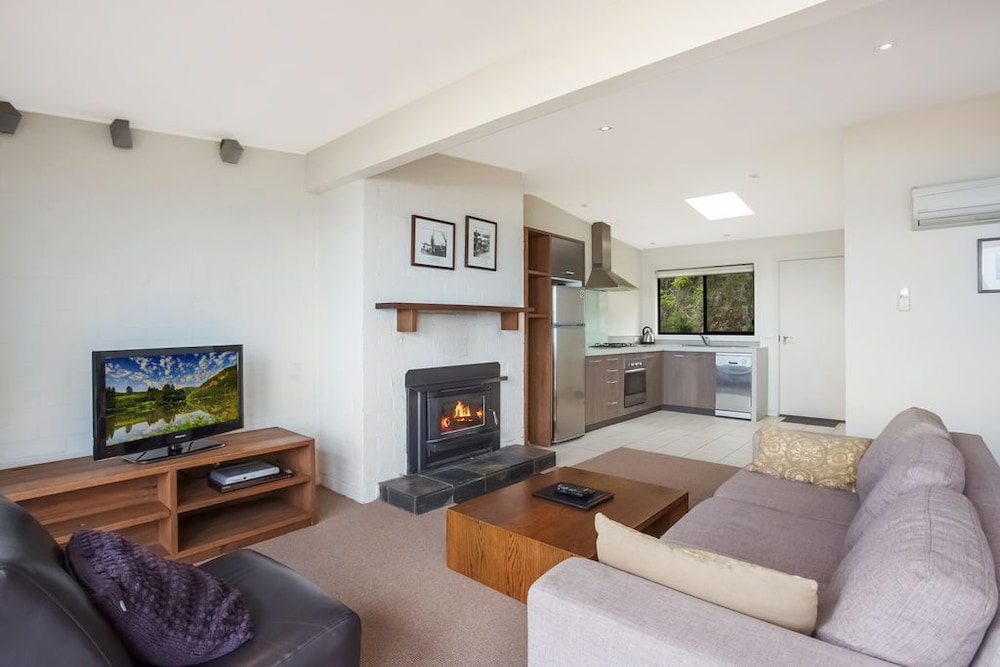 BEACON POINT OCEAN VIEW VILLAS 33/70