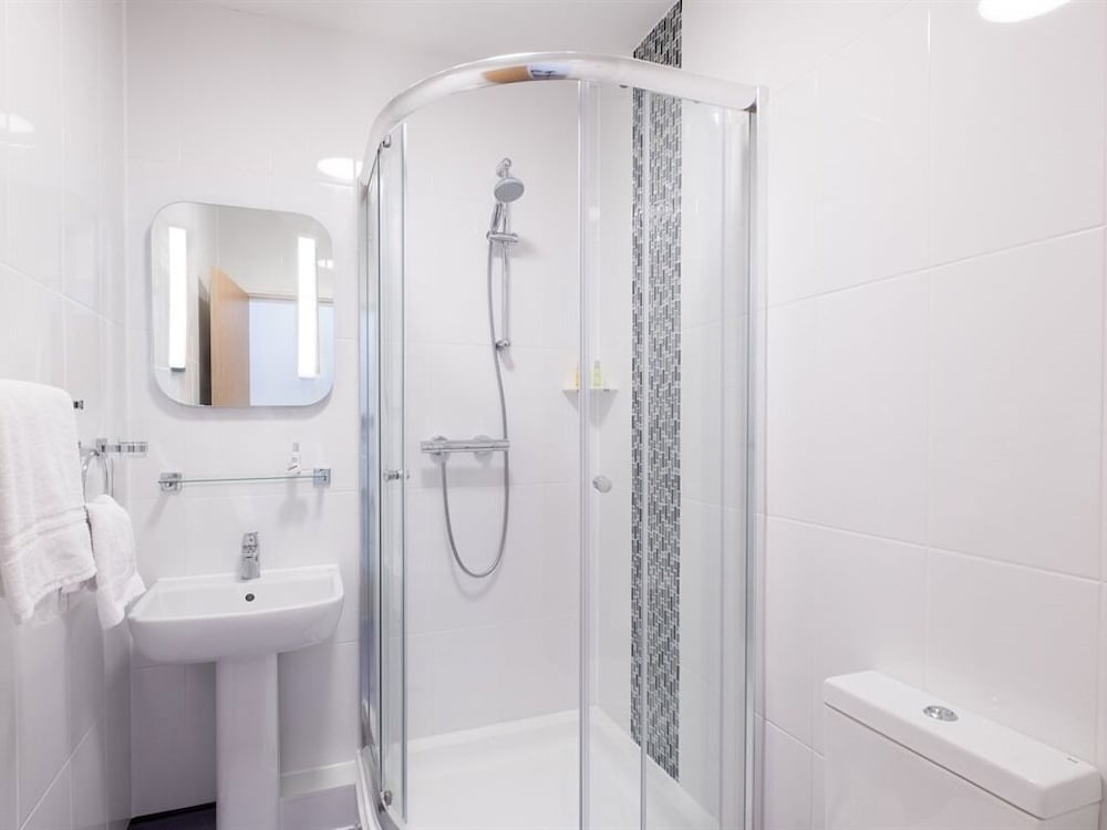 Signature Hotel London 50/50