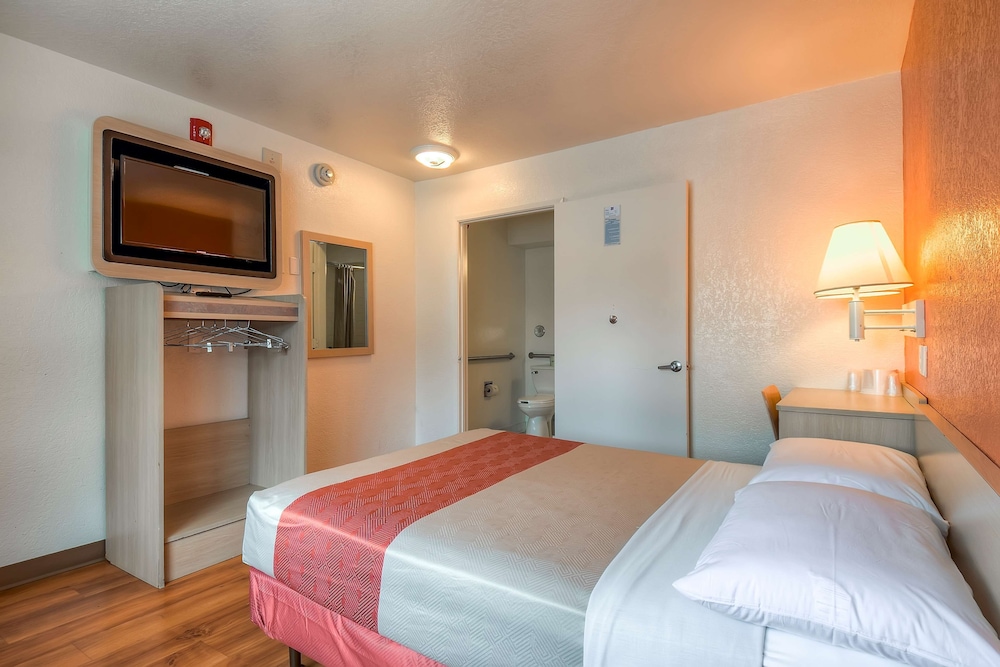 Motel6 El Monte, CA - Los Angeles 24/59