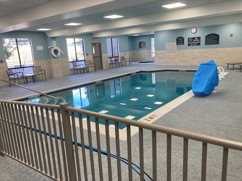 Holiday Inn Express Hotel & Suites Winchester 27/50