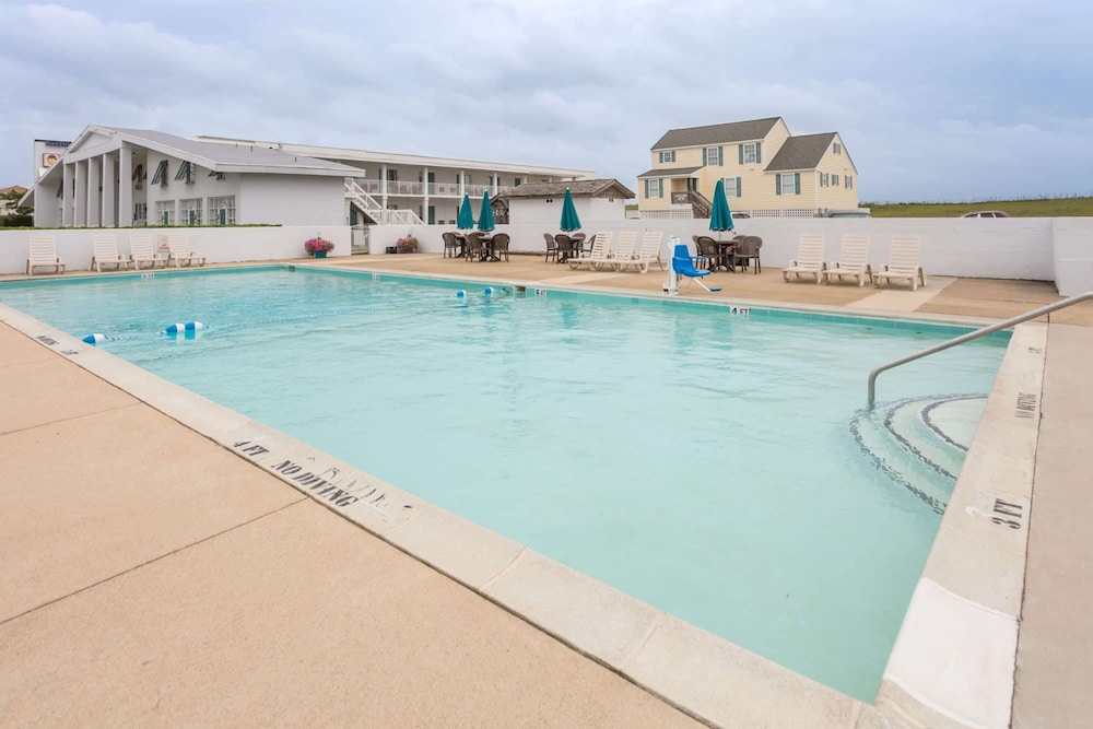 Days Inn by Wyndham Kill Devil Hills Oceanfront - Wilbur 3/59