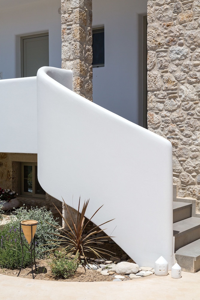 White Pearls Luxury Suites - Adults Only 31/69
