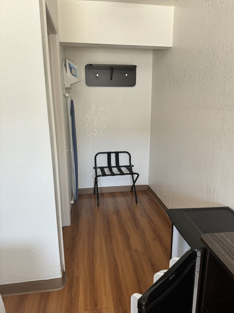 Motel6 Stanton, CA - Anaheim West 35/60