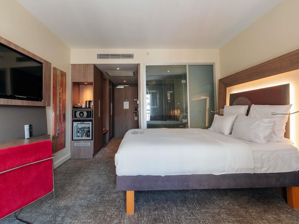 Executive, Queen Bed