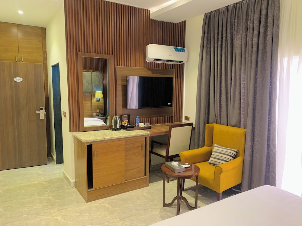 Grand Towers Hotel 44/50