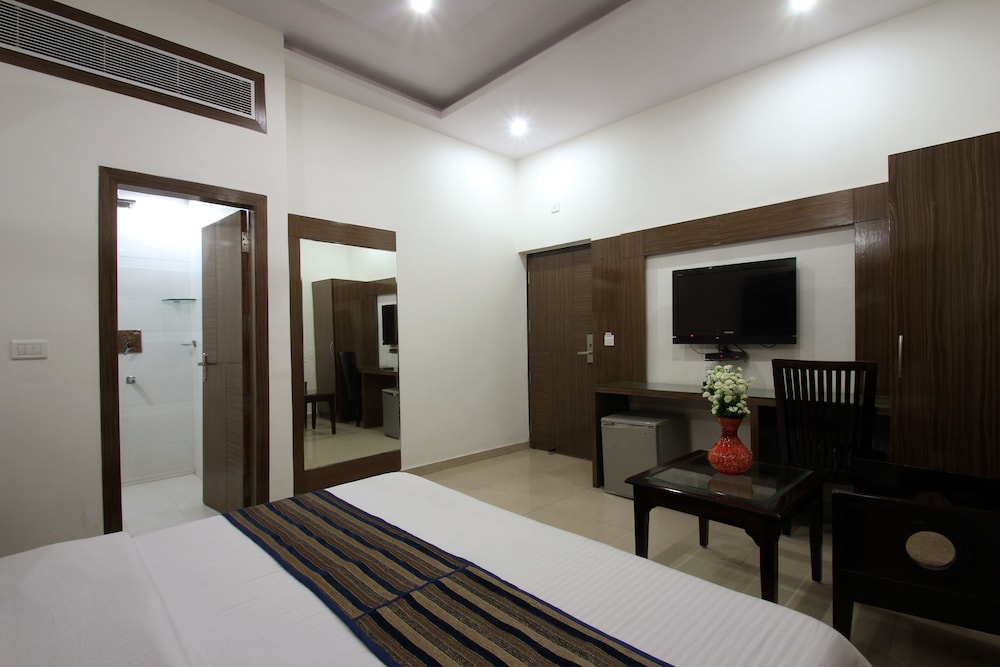Mohan International 22/53