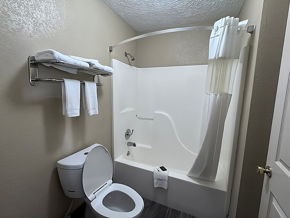 Deerfield Inn & Suites 8/8