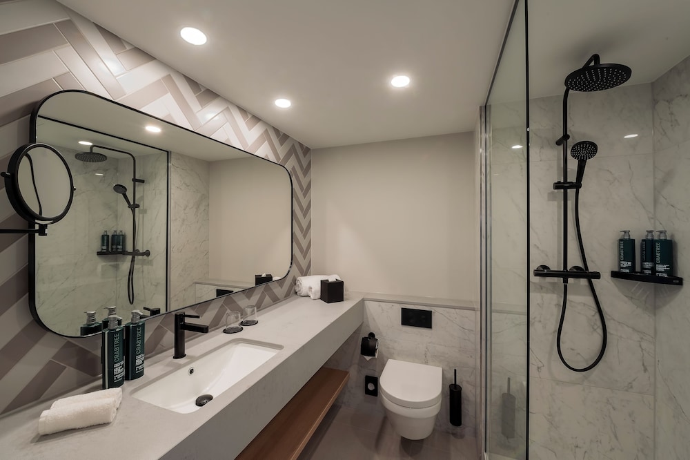 غرفة تنفيذية بسرير كينج، DoubleTree by Hilton Berlin Ku’damm 2/2