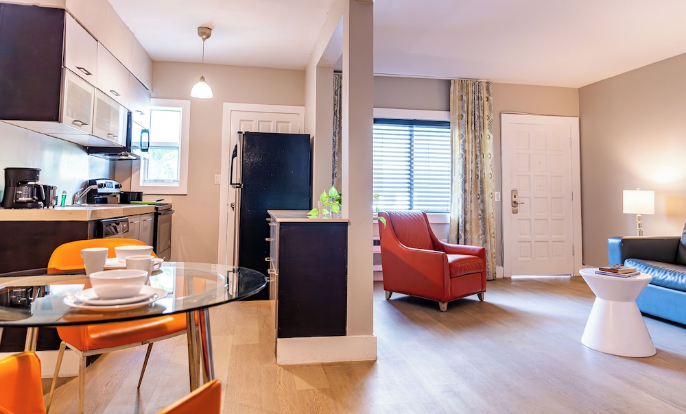 Beachside All Suites Hotel 27/38