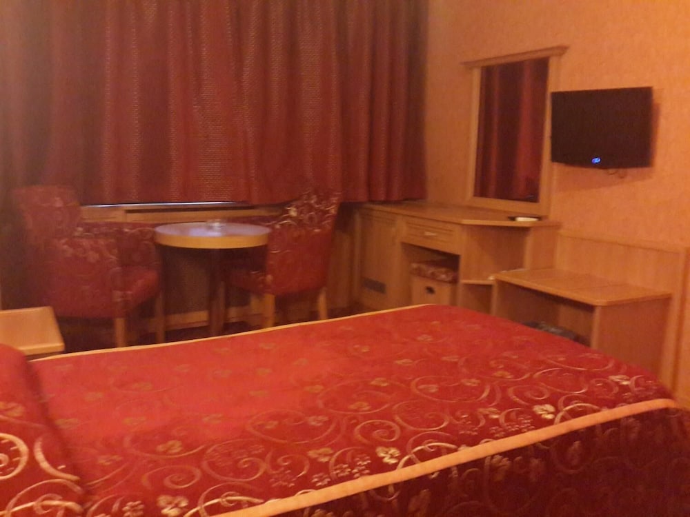 Bristol Hotel 27/50