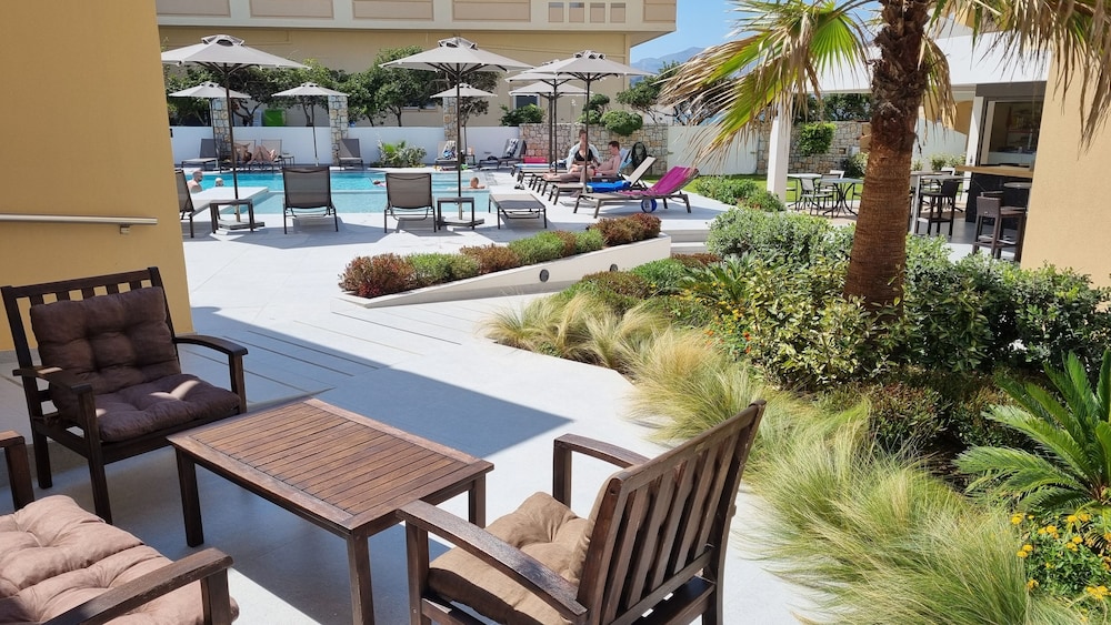 Sunny Bay Hotel 54/67