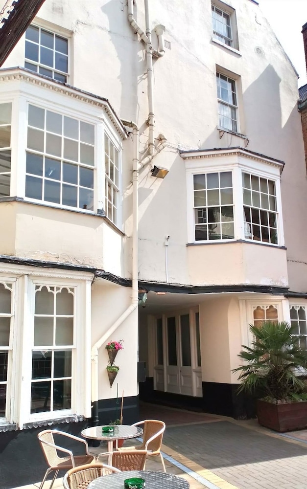 The Rose and Crown Hotel 4/53