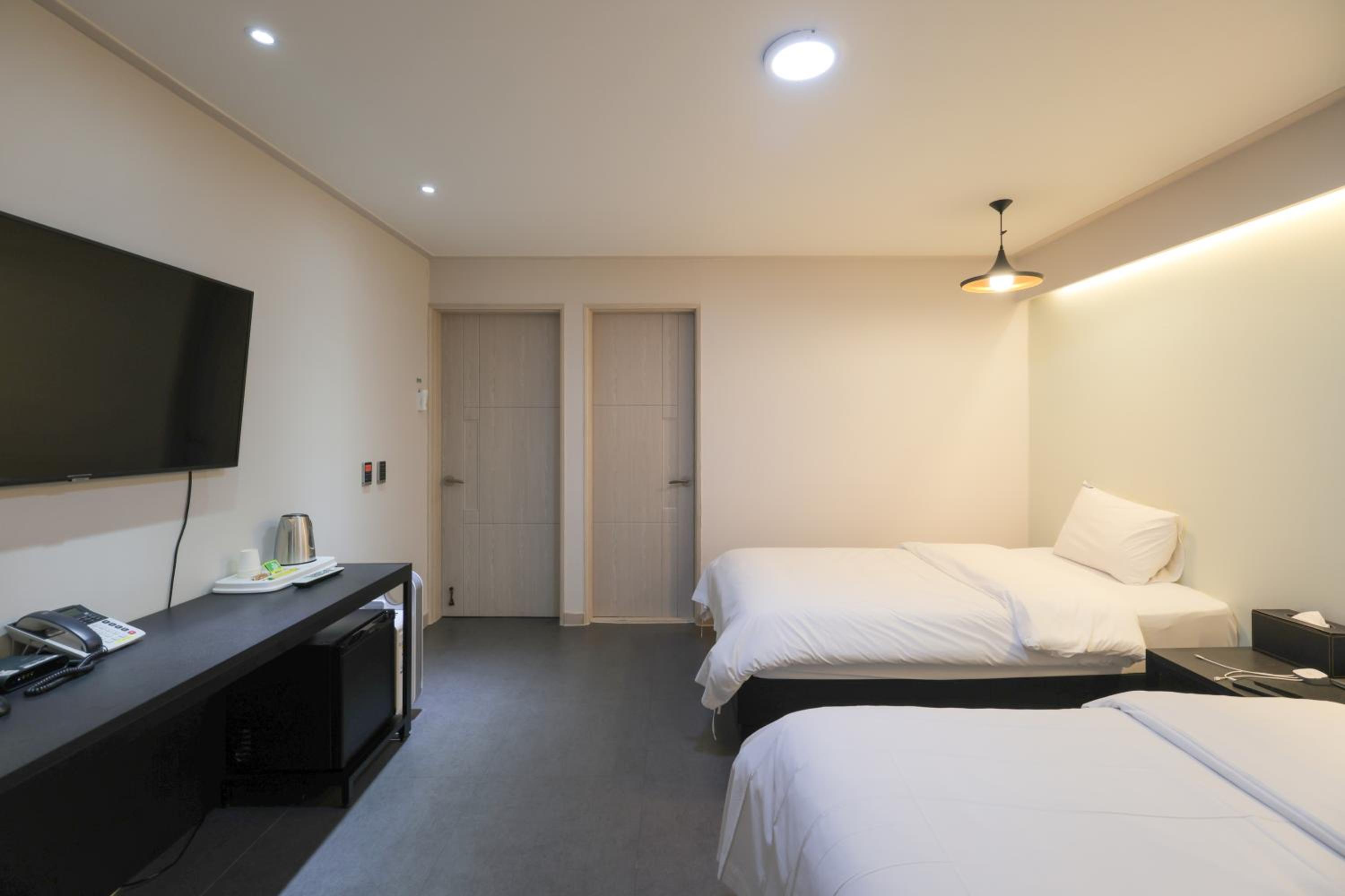 غرفة بسريرين منفصلين، Vip Hotel Mok-Po 5/10