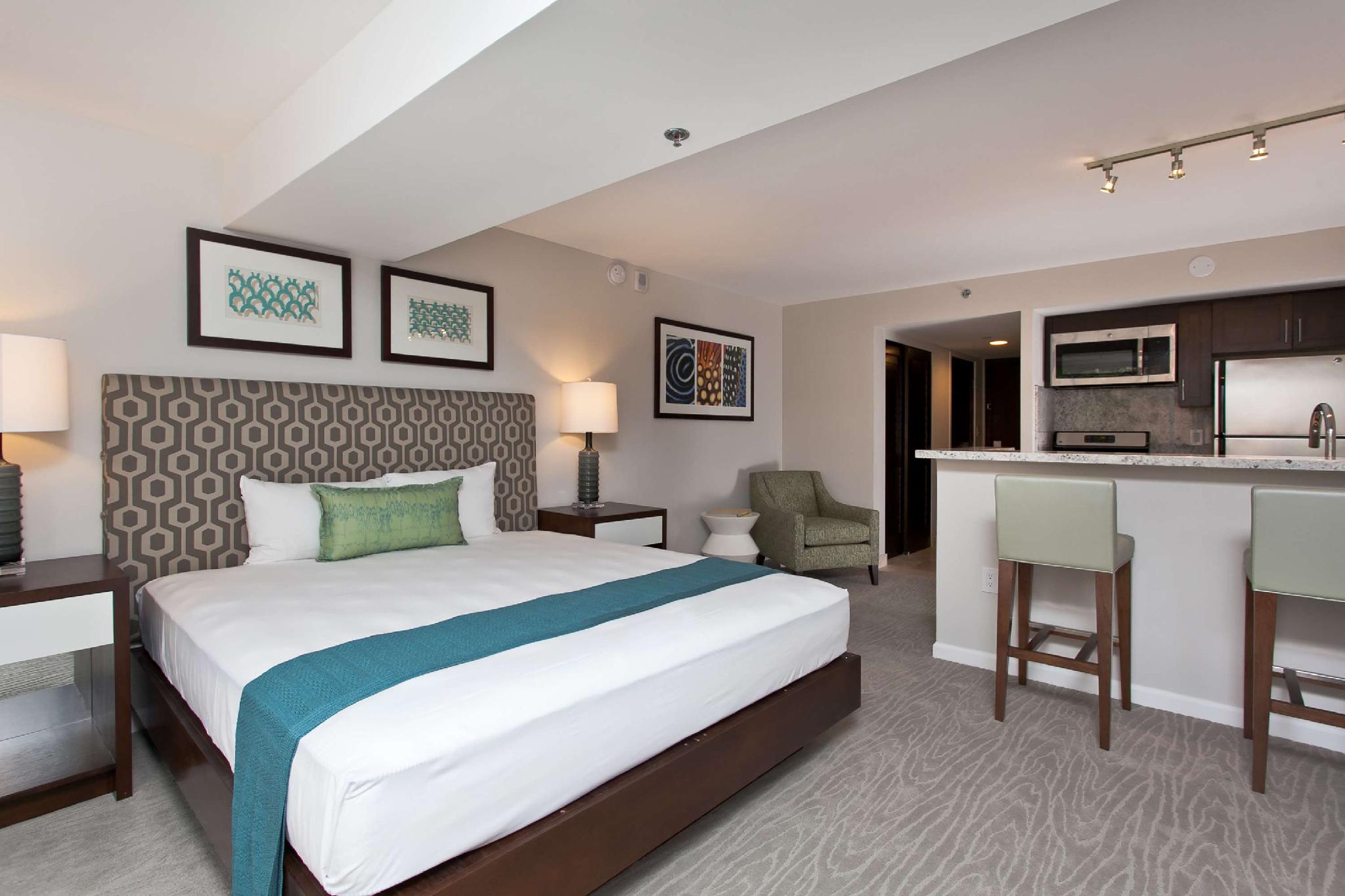 Junior Suite, Luxury, Side Pool View