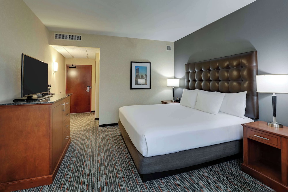 Drury Inn Suites Charlotte Arrowood 14/50