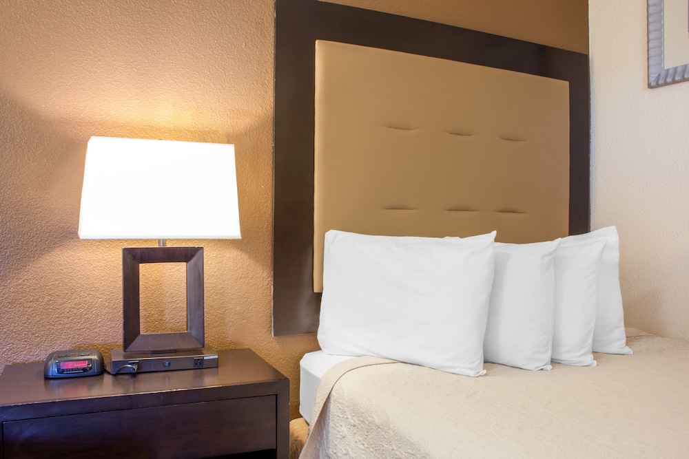 Knights Inn Sierra Vista East Fry 19/40