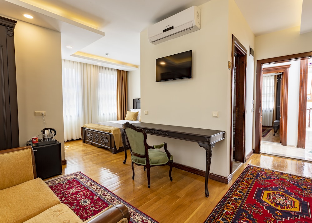 Woo Town Suites 29/43