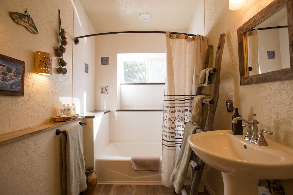 Red Horse Vineyard Bed & Breakfast 47/66