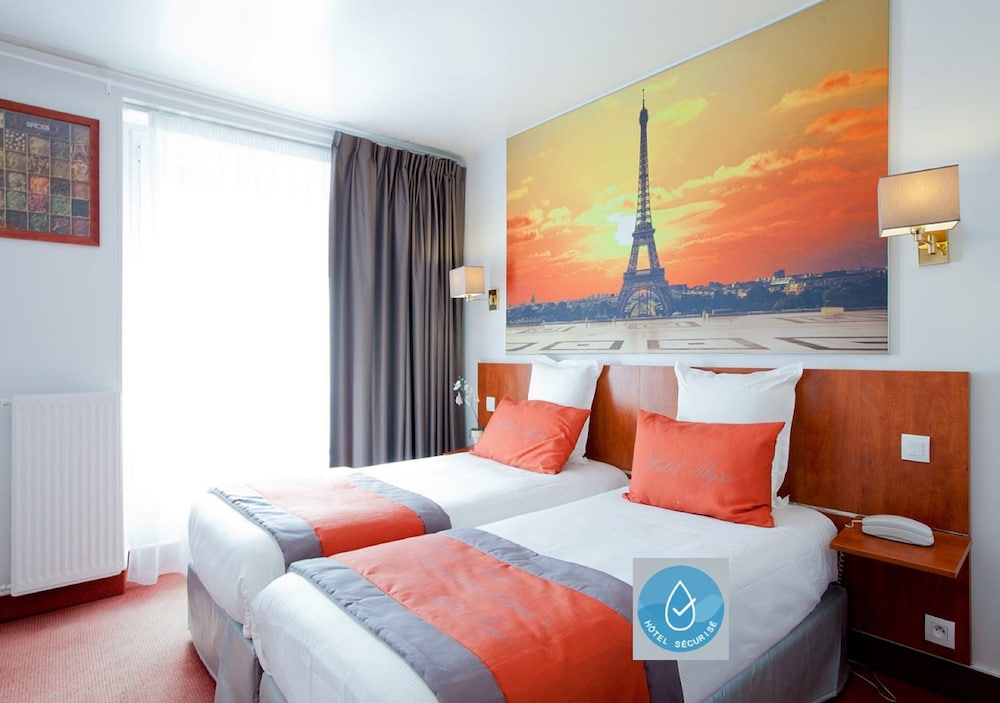 ROOM, TWIN BEDS