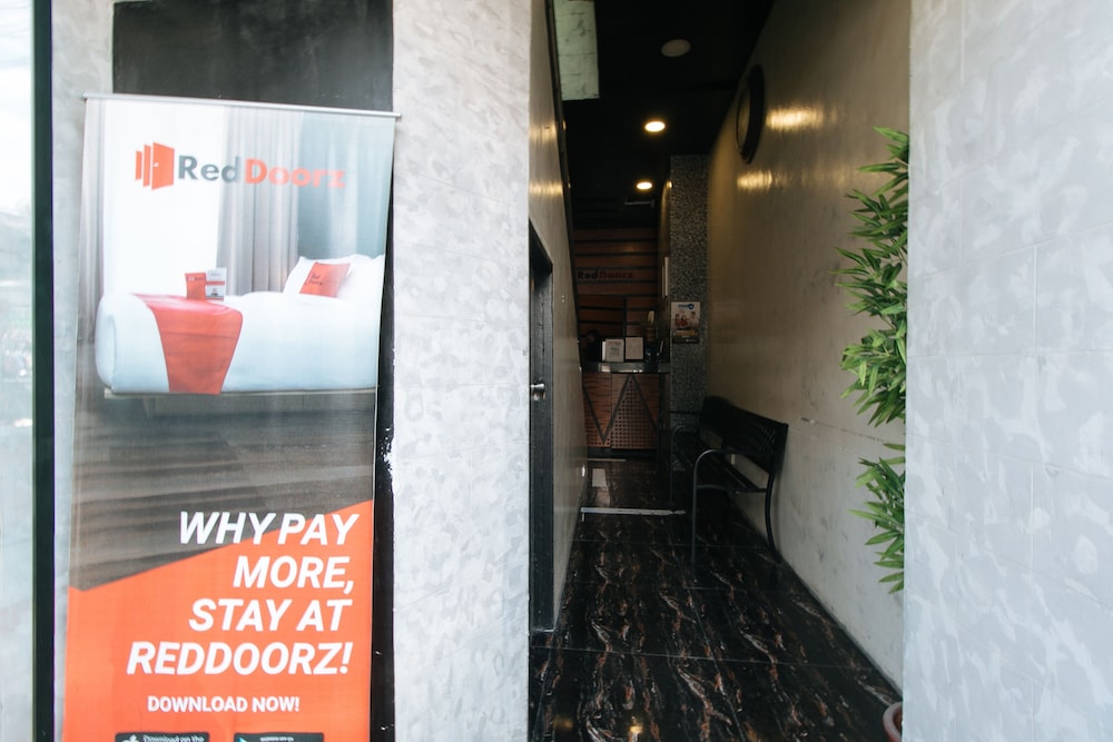 RedDoorz near Quiapo Church Manila 15/21