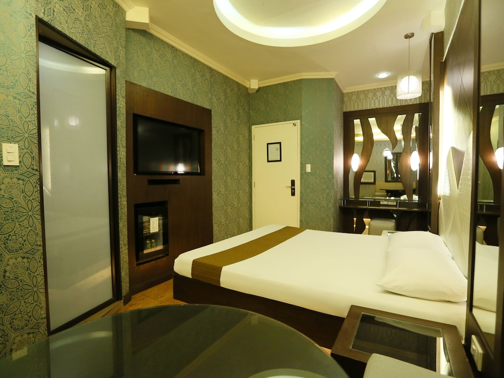 Hotel Ava Gil Puyat 38/56