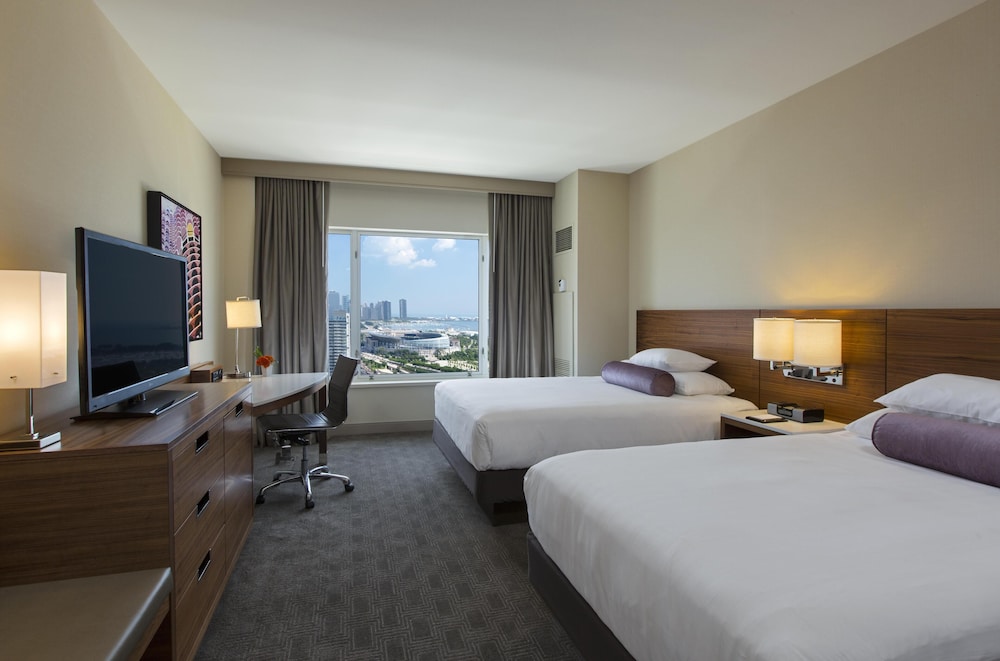 ROOM, QUEEN BED, ACCESSIBLE