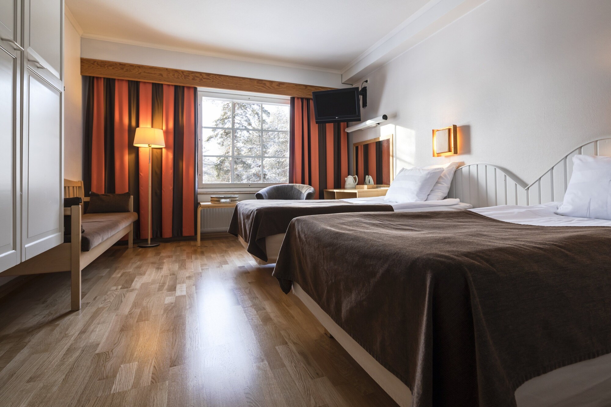 ROOM, QUADRUPLE