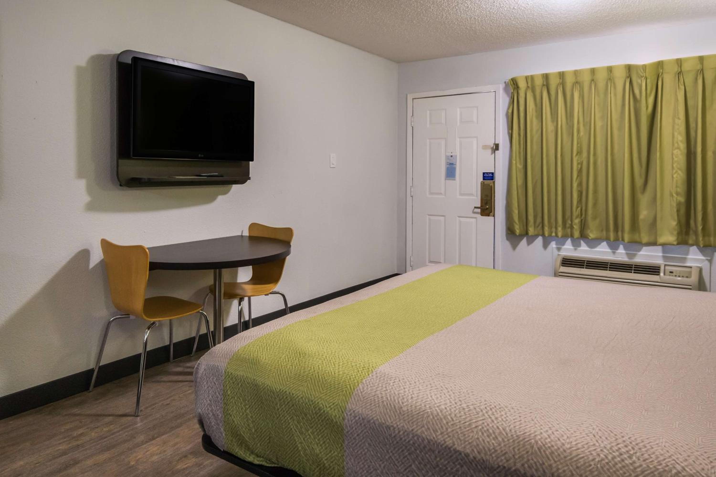 غرفة ديلوكس رباعية للمدخنين، Motel6 Irving, TX - Loop 12 5/10
