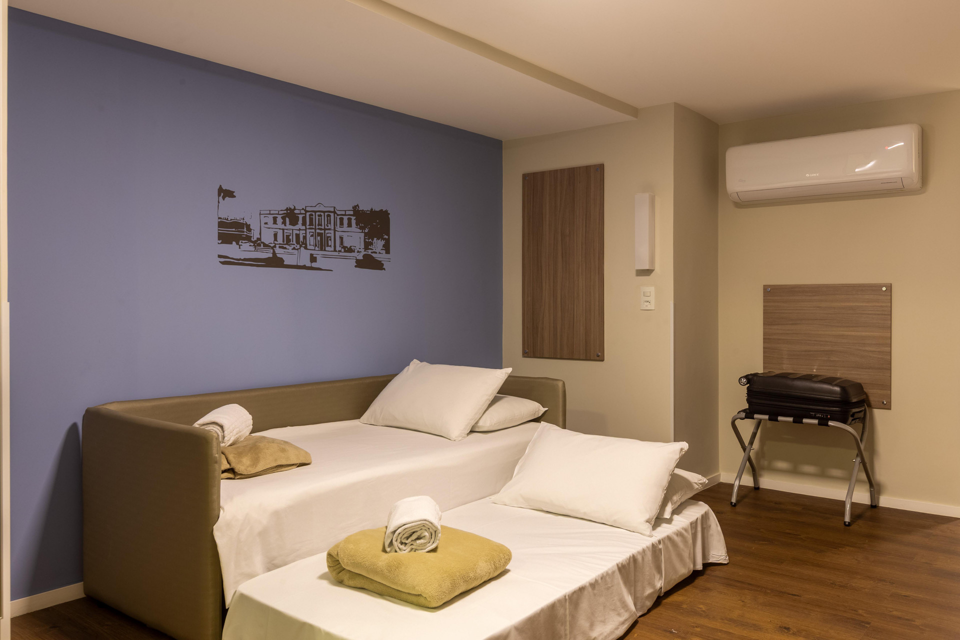 Super, Double Bed