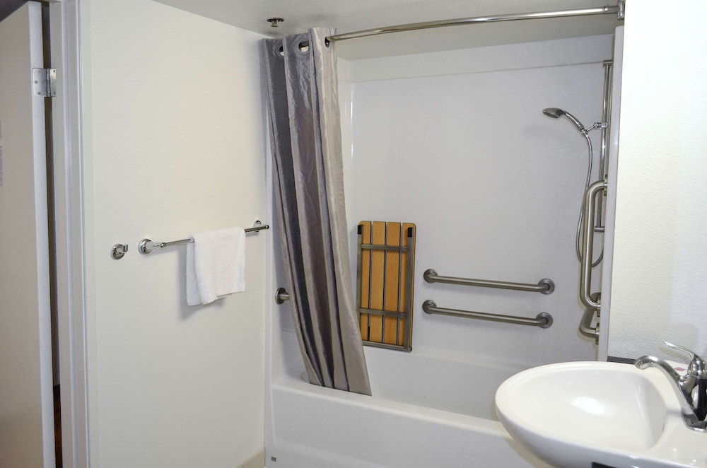 Motel6 East Syracuse, NY - Airport 37/59