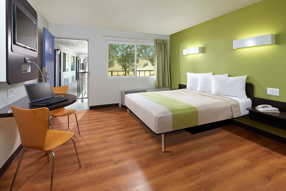 Motel6 Redlands, CA 23/43