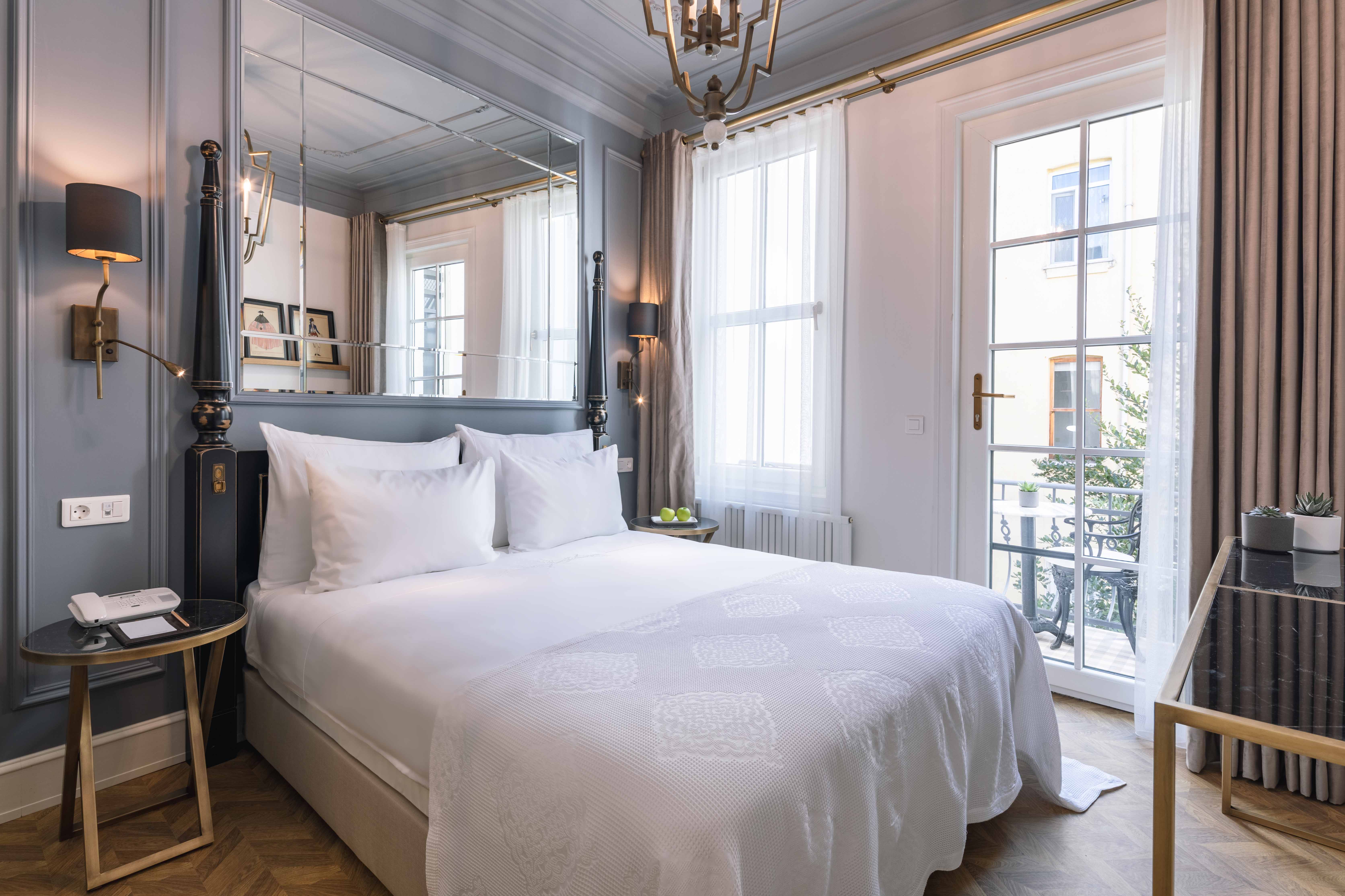Deluxe, Balcony