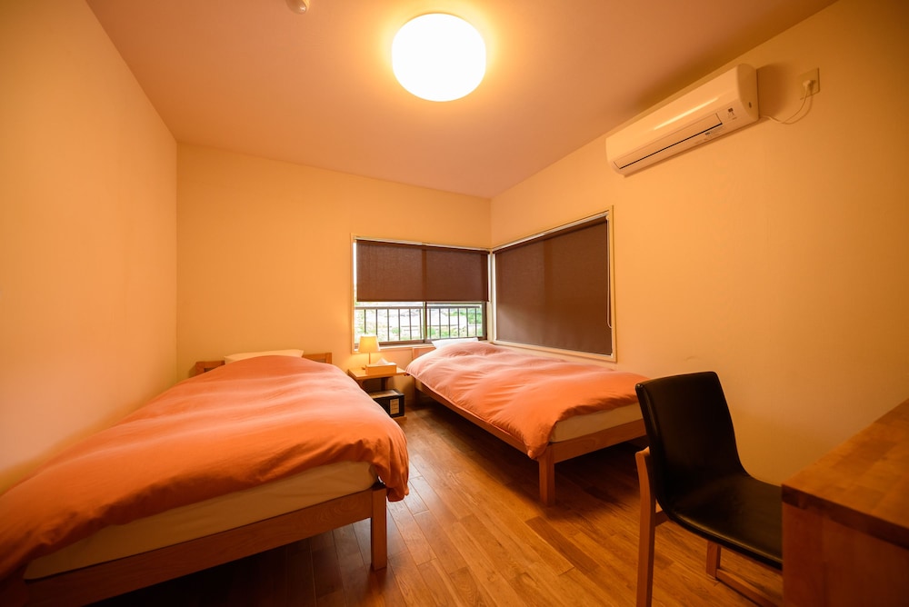 Room, Twin Beds, Shared Bathroom