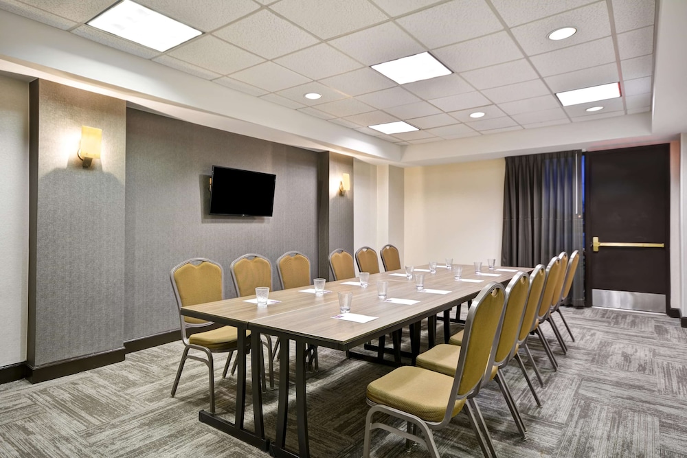 Hyatt Place Columbus/Worthington 32/40