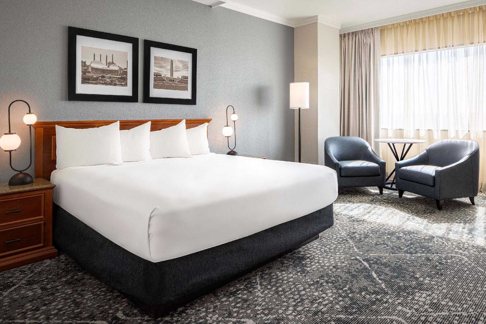 Tower, Premium, King Bed, Living Area